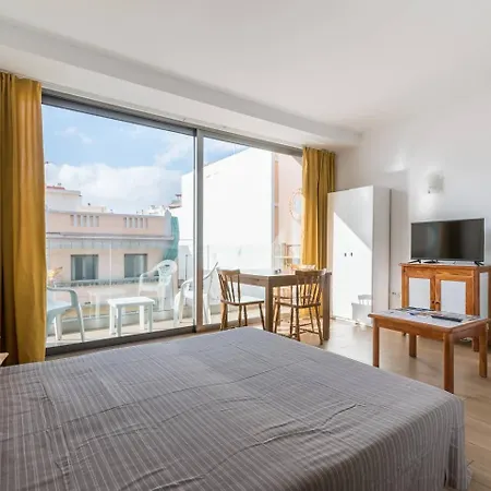 Loft Moderno Con Balcon Al Lado De Canteras *