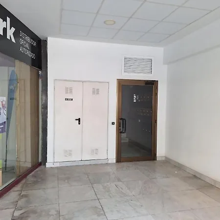 Loft Moderno Con Balcon Al Lado De Canteras *