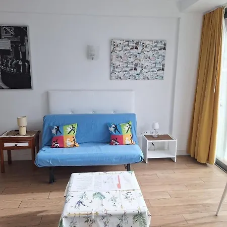 Loft Moderno Con Balcon Al Lado De Canteras *