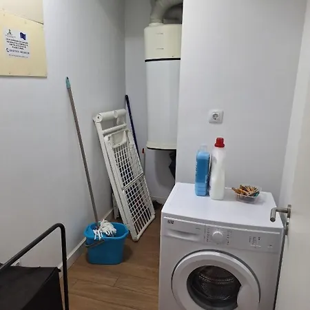 Loft Moderno Con Balcon Al Lado De Canteras