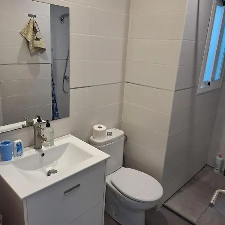 Loft Moderno Con Balcon Al Lado De Canteras *